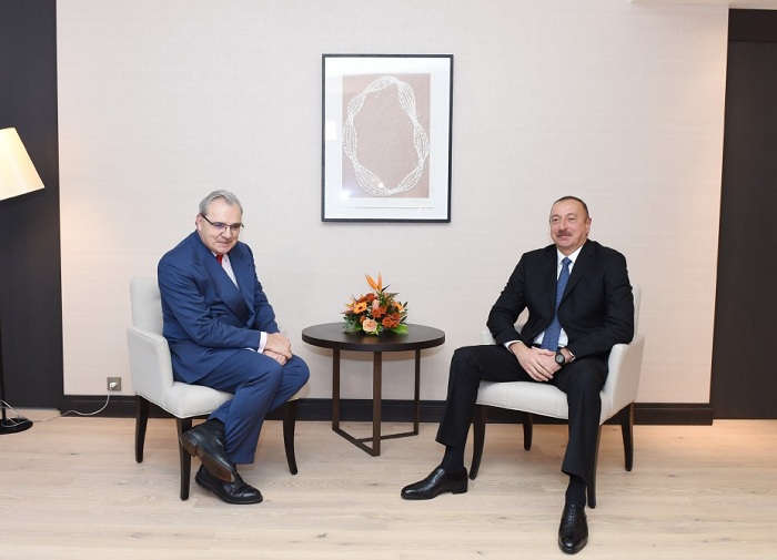 President Ilham Aliyev meets with SUEZ CEO in Davos 